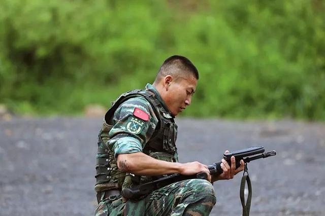 错失两枚勇士勋章的特战队员：其实不想走，其实我想留